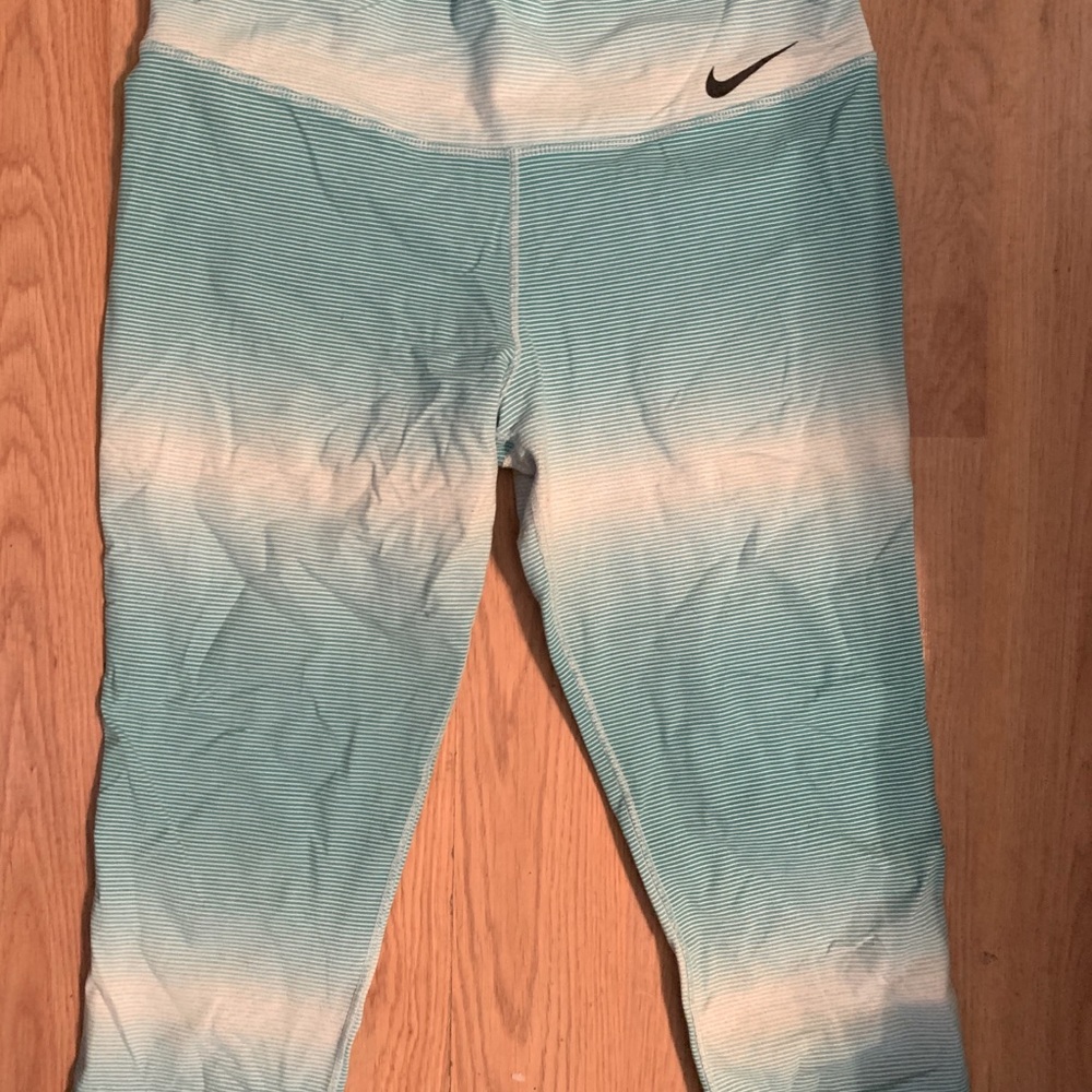 Nike cropped leggings